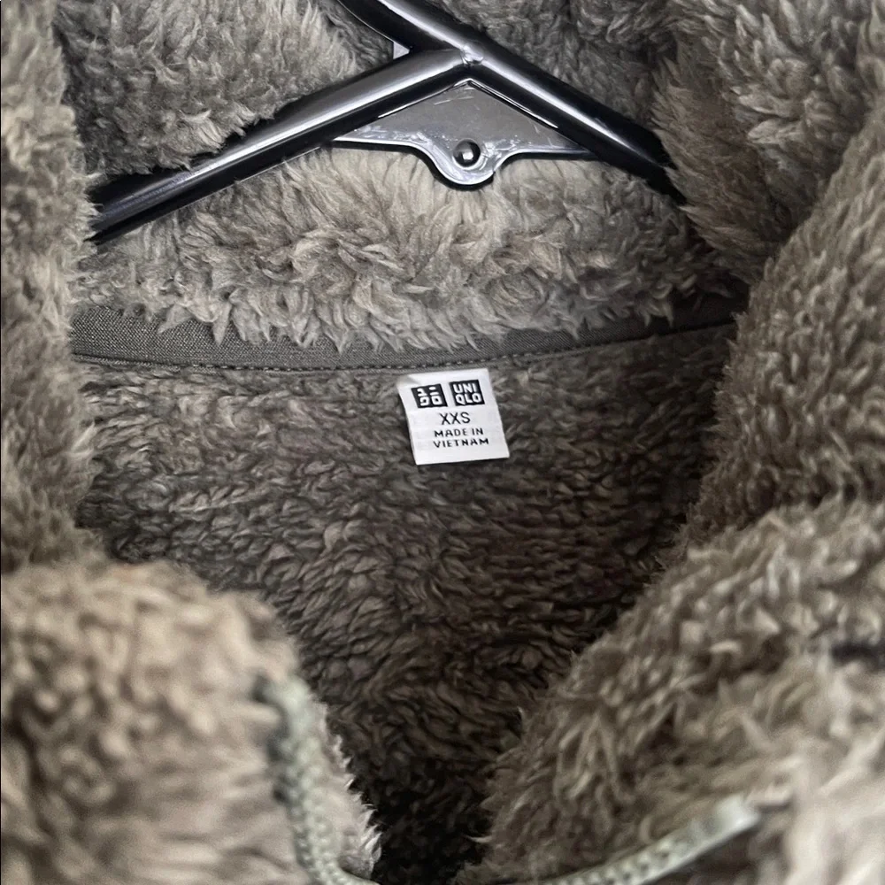 Olive Green Fluffy yarn fleece zip Uniqlo - Picture 4 of 5